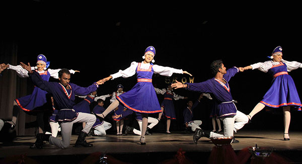 «Калинка» – танцуют студенты второго и третьего курса