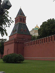 Вид на башню с Кремлёвской набережной