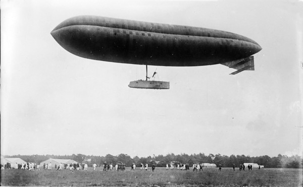 Dirigible in flight, late 19th century / Photograph provided by M. Zolotarev