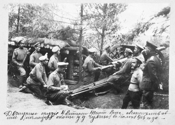 Дежурное орудие 4-й батареи 46-й артбригады, обстреливавшее немецкие окопы у дер. Чухны в июле 1916 года / Фото: ПРЕДОСТАВЛЕНО М.ЗОЛОТАРЕВЫМ
