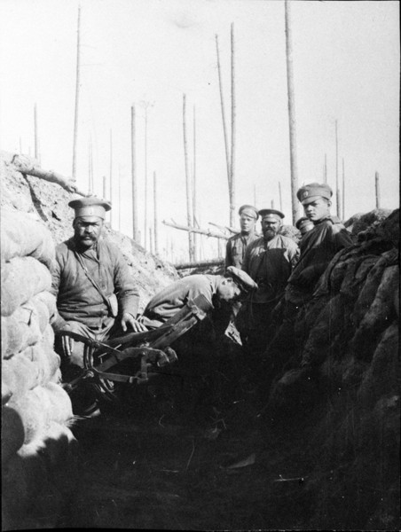 В окопах. 1916 год / Фото: ПРЕДОСТАВЛЕНО М.ЗОЛОТАРЕВЫМ