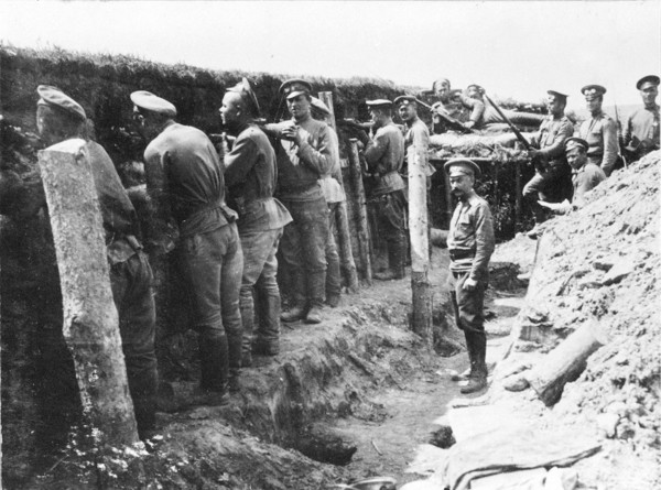 В окопах перед местечком Надарчин. 1915 год. Из жизни 24-го Стрелкового Сибирского полка на фронте 1914–1917 годов / Фото: ПРЕДОСТАВЛЕНО М.ЗОЛОТАРЕВЫМ