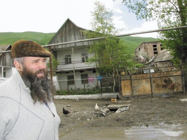 Михаил Морозов, как и его отец, родился в Фиолетово и уезжать отсюда не намерен / Фото: ПРЕДОСТАВЛЕНО АВТОРОМ