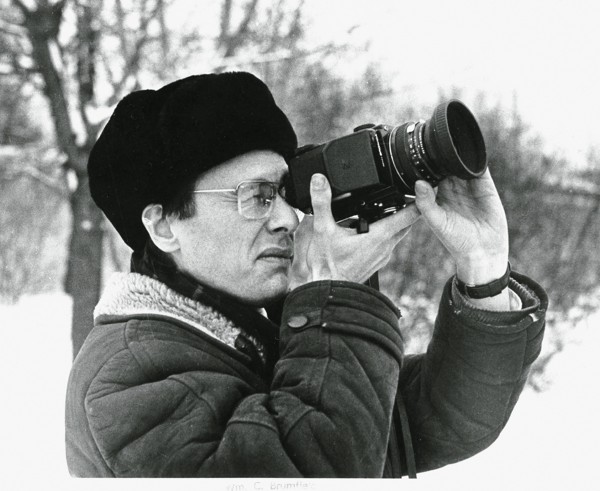 1979 год. Уильям Брумфилд снимает Спасо-Андроников монастырь в Москве и готовится отметить 10-летие первого визита в СССР / Фото: ИЗ ЛИЧНОГО АРХИВА У. БРУМФИЛДА