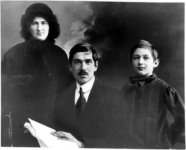 Korney Chukovsky with his wife and son Nikolai / Photo provided by Mikhail Zolotarev