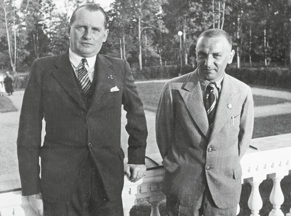 Александр Алехин (слева) и Владимир Петров в гостинице «Кемери» перед началом Кемерского турнира. Лето 1937 года. Юрмала / Фото: ИЗ АРХИВА Г. ПЕТРОВОЙ-МАТИСА