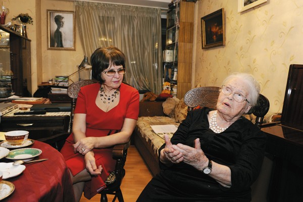 Svetlana Skachkova at home with her mother Margarita Rodionova / Photo by Andrei Semashko