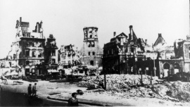 Разрушения в городе после захвата
его немцами. Рига, Латвия, 1941 год.
