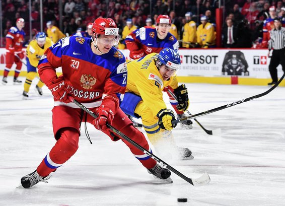 USA Russia Sweden.. 2017 World Juniors Championship IIHF Hockey Puck Canada