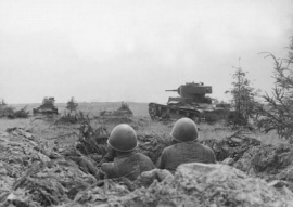 Смоленское сражение. Танки Т-26 в наступлении.
Август 1941 год.
