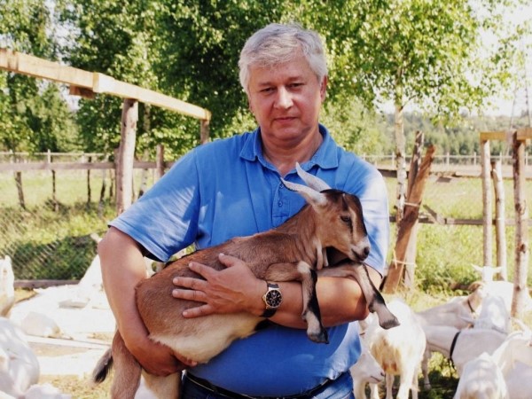 Андрей Акесоло и его козы
