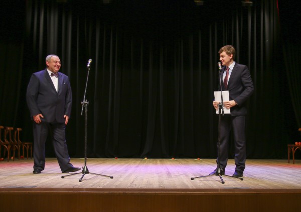 Theater director Abi Gerzbakh (left), Russian education council in Latvia Alexey Damanov (right)  