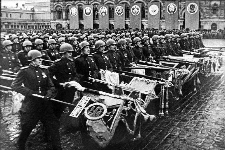 Фото: Парад Победы, 1945 г.