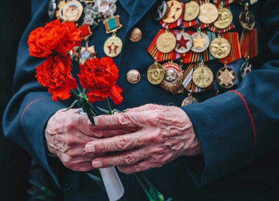 Блокадники из 13 стран отметили в Петербурге годовщину освобождения от ...