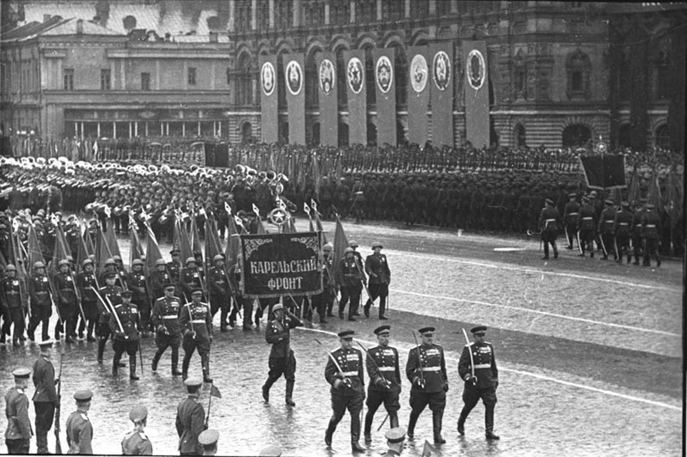 24 июня 20 года. 24 Июня 1945 года в Москве состоялся парад Победы. Парад на красной площади в 1945 году в Москве. Первый парад Победы на красной площади 1945.