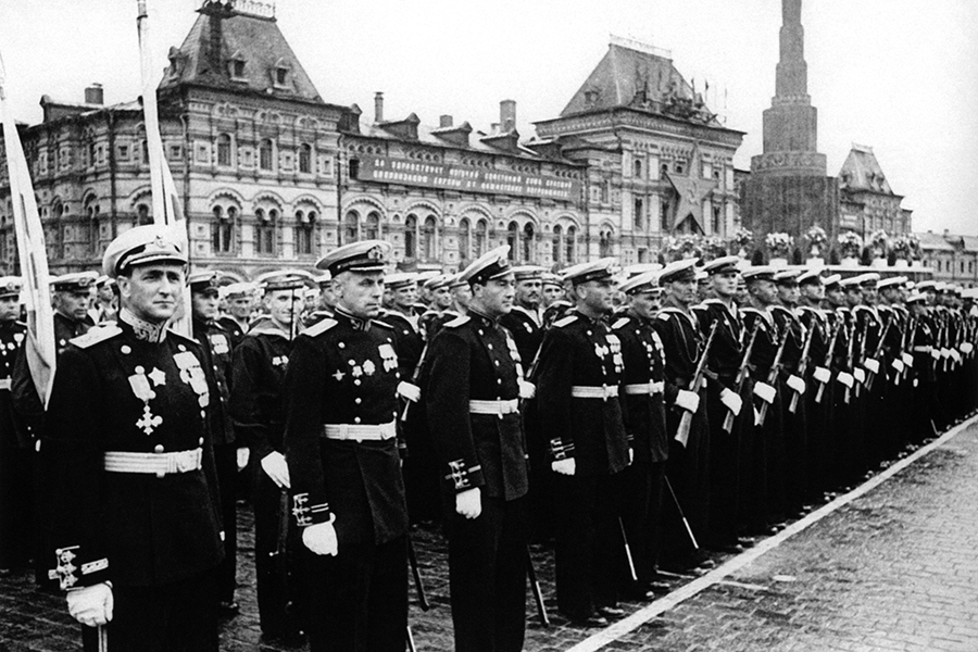 Парад в 1945 на красной площади