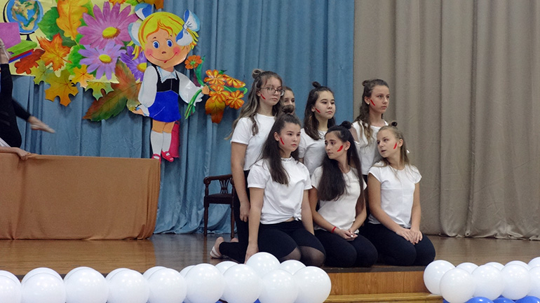 Во Вьетнаме сохраняют российские школьные традиции