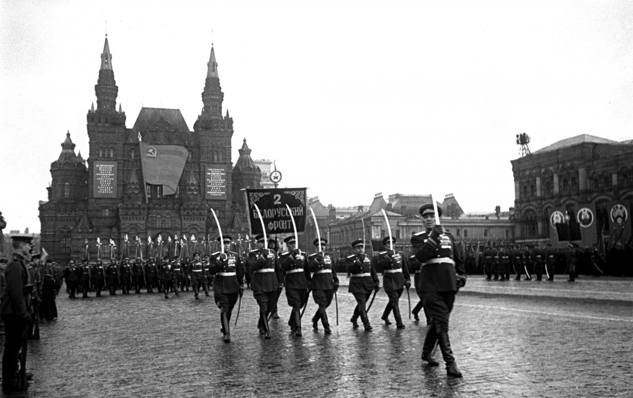 Парад в 1945 на красной площади