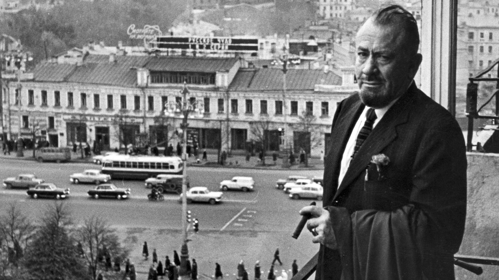 Джон Стейнбек в СССР. Фото: Джон Стейнбек. "Русский дневник", фотограф Роберт Капа