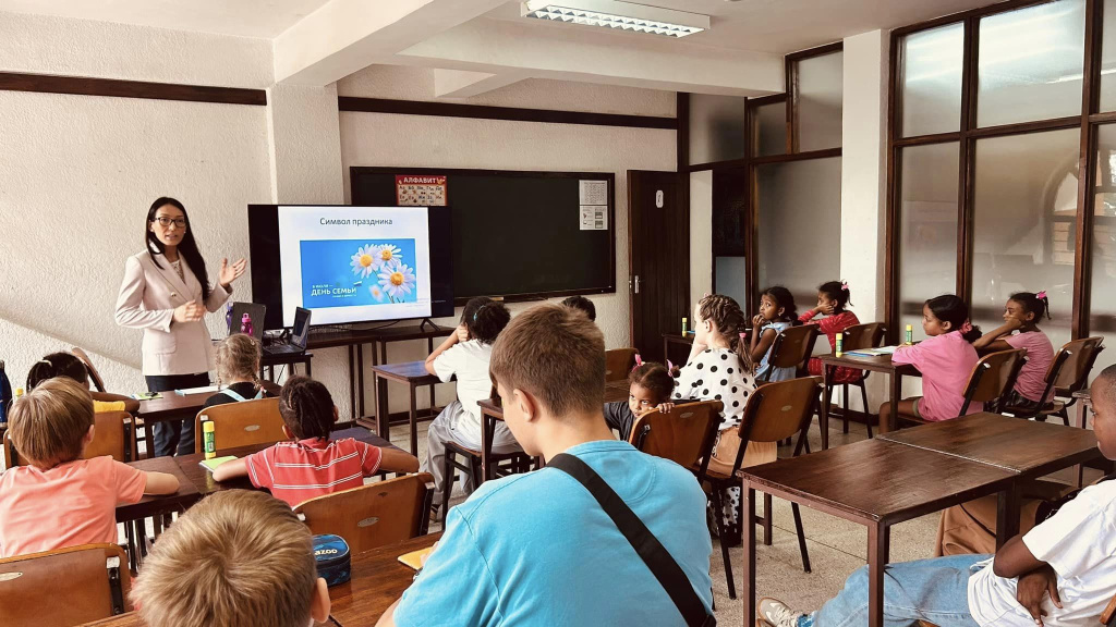 Детям и молодёжи в Танзании рассказали о российских традициях