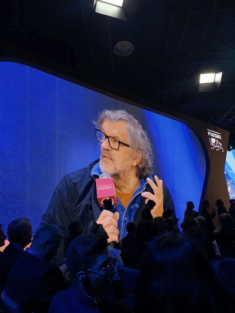 Выступление Эмира Кустурицы. Фото Васо Капанадзе