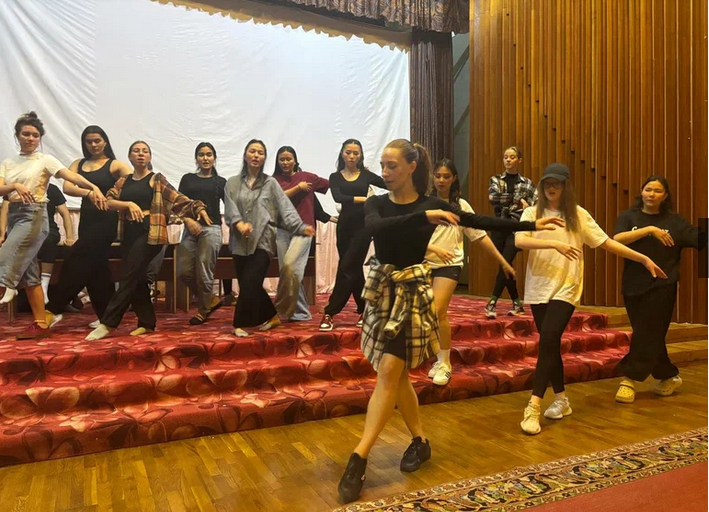 Фото: culture.gov.ru###https://culture.gov.ru/press/news/v_zambii_postavili_spektakl_po_saltykovu_shchedrinu_kak_master_klassy_gitisa_rabotayut_po_vsemu_miru/