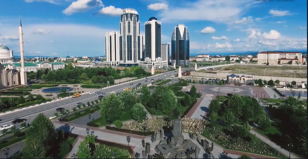 Грозный. Фото: стоп-кадр / Happy Life Tips / rutube.ru###https://rutube.ru/video/efa60d20694a1c04a6b18e0e7f816a6d/