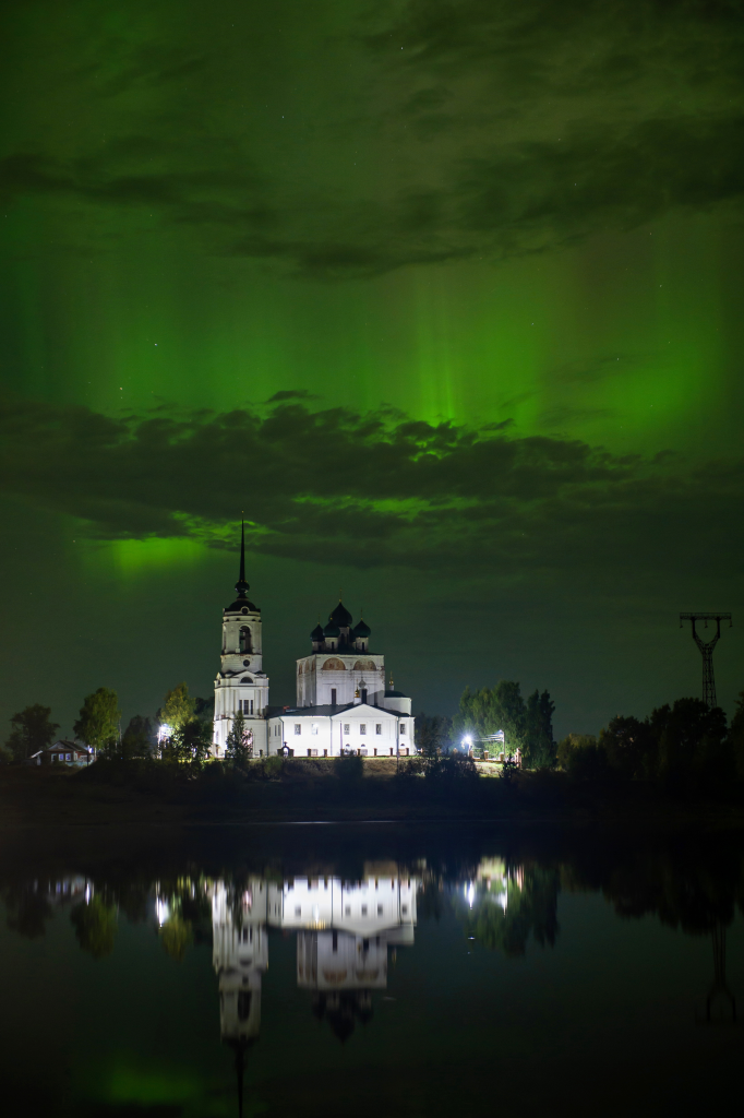 Алексей Шехонин. Благовещенский собор в Сольвычегодске под северным сиянием. Финалист конкурса