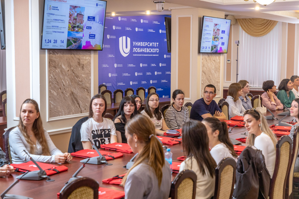 Фото: ННГУ ###http://www.unn.ru/site/about/news/mezhdunarodnyj-lager-dlya-studentov-filologov-iz-vuzov-serbii-bosnii-i-gertsegoviny-i-drugikh-stran-otkrylsya-v-nngu