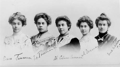 Сёстры Гнесины. Слева направо: Ольга, Елена, Евгения, Мария, Елизавета. Фото: ru.wikipedia.org