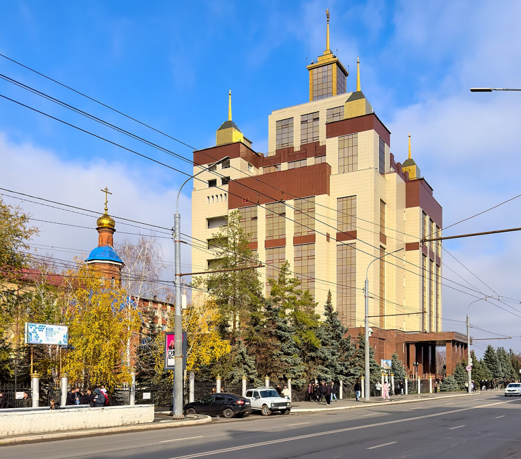 Оренбургский государственный университет. Фото: Vyacheslav Bukharov / ru.wikipedia.org (CC BY-SA 4.0)###https://ru.wikipedia.org/wiki/Оренбург#/media/Файл:Orenburg_State_University_(October_2025)_-_0_1.jpg