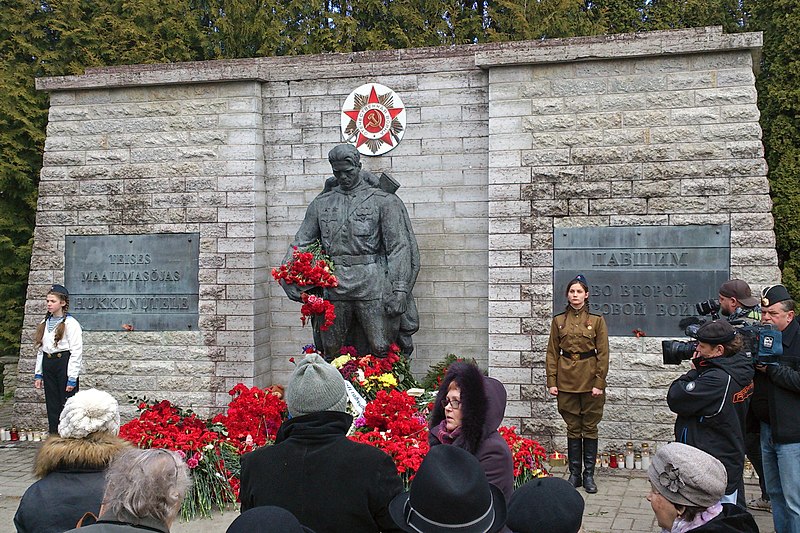 Фото: Liilia Moroz / commons.wikimedia.org (CC-Zero)###https://commons.wikimedia.org/wiki/File:Bronze_Soldier_9_May_2017.jpg Фото: Liilia Moroz / commons.wikimedia.org (CC-Zero)###https://commons.wikimedia.org/wiki/File:Bronze_Soldier_9_May_2017.jpg