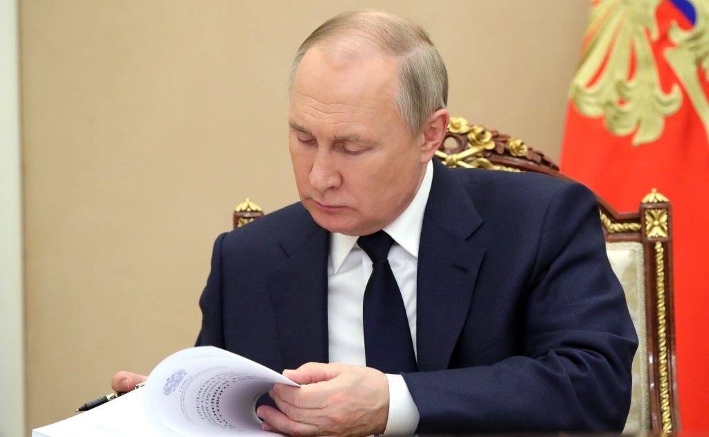 Владимир Путин подписал закон о создании Национального словарного фонда