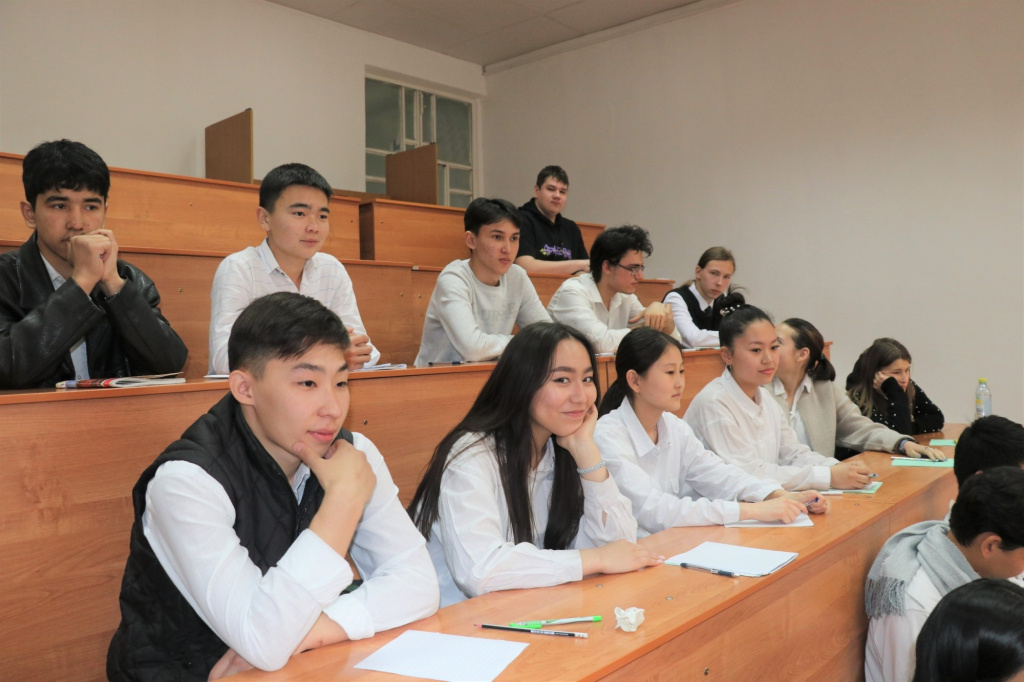 Киргизско-Российский Славянский университет будет сотрудничать с двумя российскими вузами