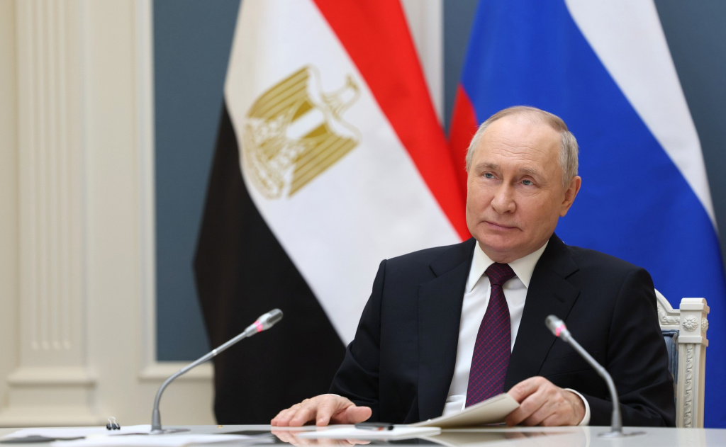 продлят ли семейную ипотеку после 2024 года. жилье для российской семьи. правительство продлило семейную ипотеку до июля 2024 года. субсидированная ипотека 0,01. продлят ли семейную ипотеку после 2024 года.