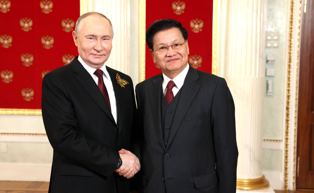 Владимир Путин поблагодарил президента Лаоса за поддержку изучения русского языка