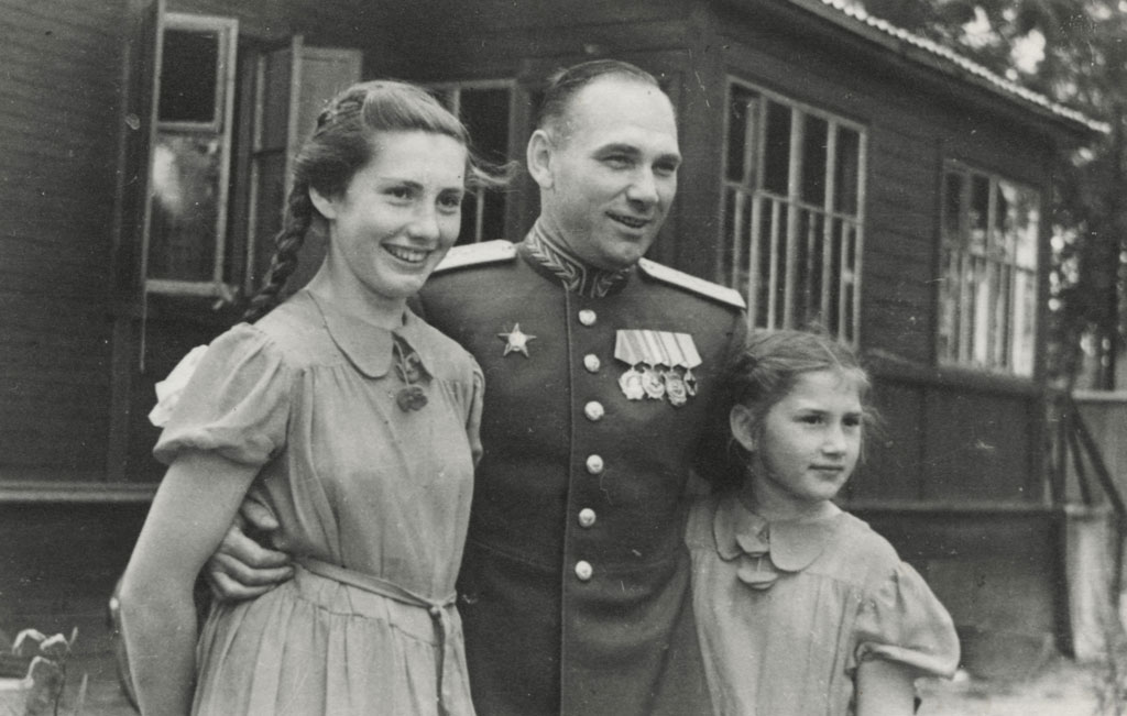 А. К. Репин с дочерьми Галиной и Татьяной. Фото из семейного архива