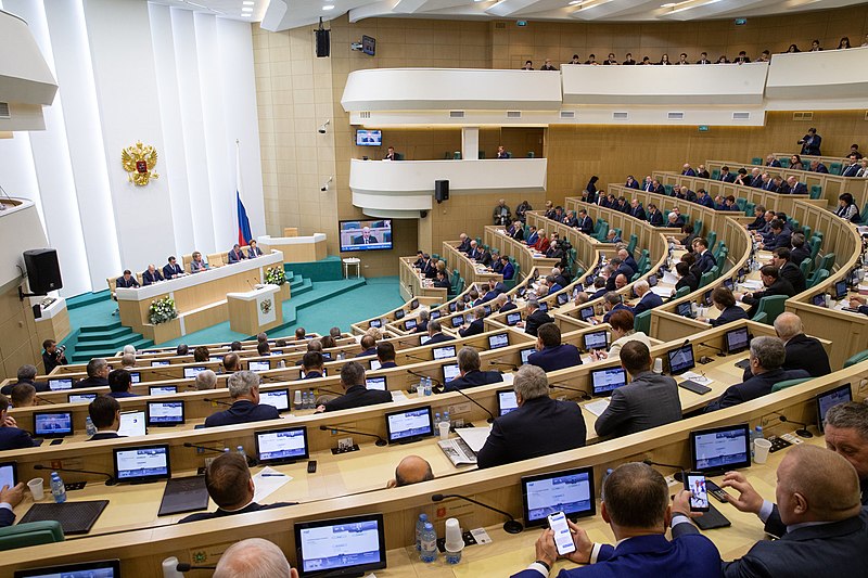 Фото: commons.wikimedia.org###https://commons.wikimedia.org/wiki/File:Meeting_of_the_Federation_Council_(2018-12-11).jpg Фото: council.gov.ru (CC BY 4.0)###http://council.gov.ru/events/multimedia/photo/94529/