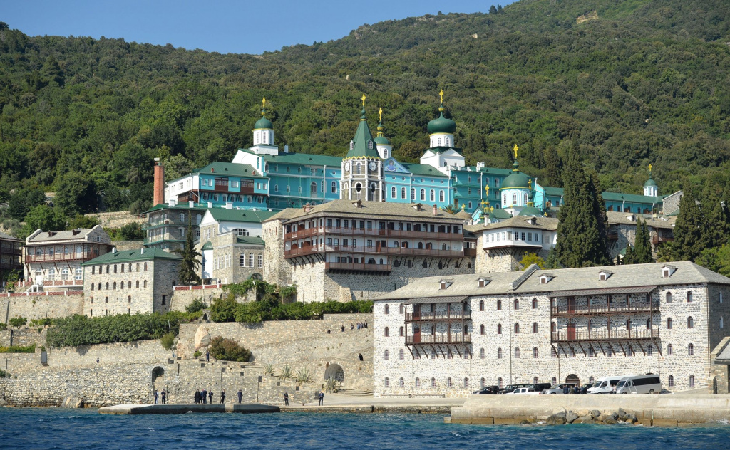 Свято-Пантелеимонов монастырь на Афоне (Россикон). Фото: wikipedia.org###https://ru.wikipedia.org/wiki/Пантелеимонов_монастырь_(Афон)
