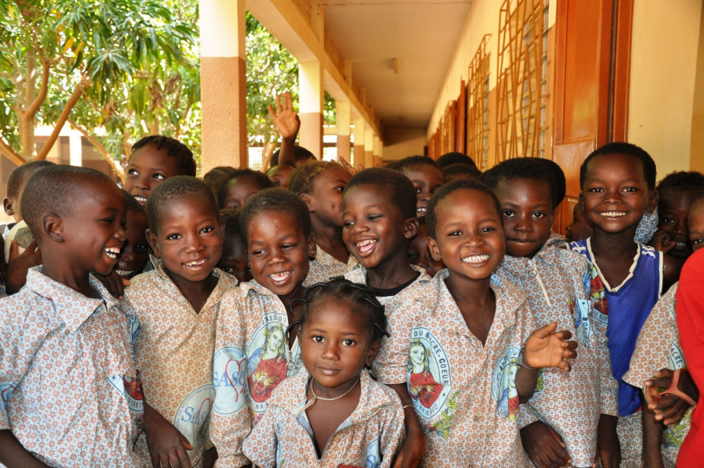 Детский приют в Камеруне получил помощь от РПЦ и посольства РФ