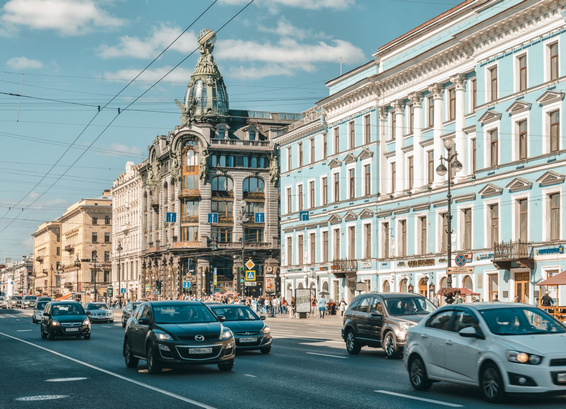 Санкт-Петербург. Невский проспект, вид на Дом Энгельгардта и Дом книги. Фото: Skif-Kerch / ru.ruwiki.ru (CC BY-SA 4.0)###https://ru.ruwiki.ru/wiki/Невский_проспект#/media/Файл:Невский_проспект_(5).jpg