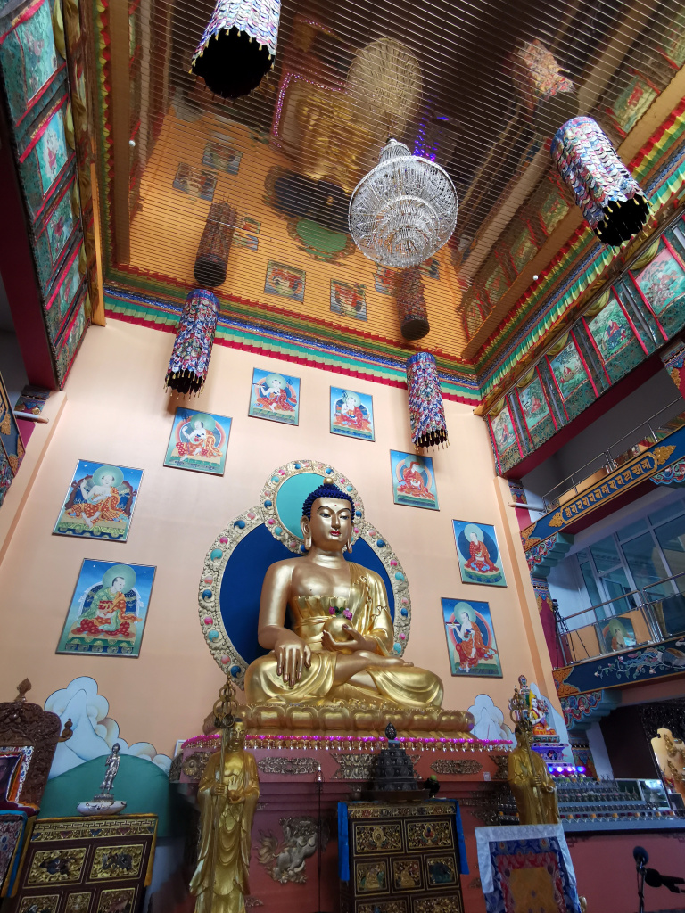 Статуя Золотого Будды. Фото Анны Геновой
