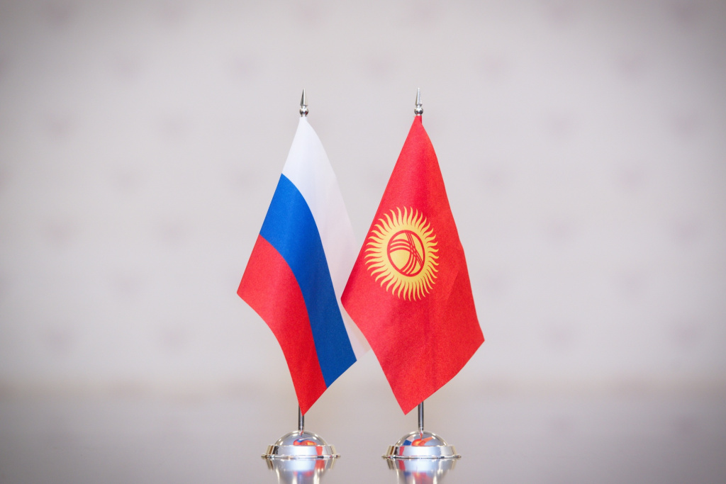 Россия передала Киргизии оборудование и литературу для обучения детей с нарушением зрения