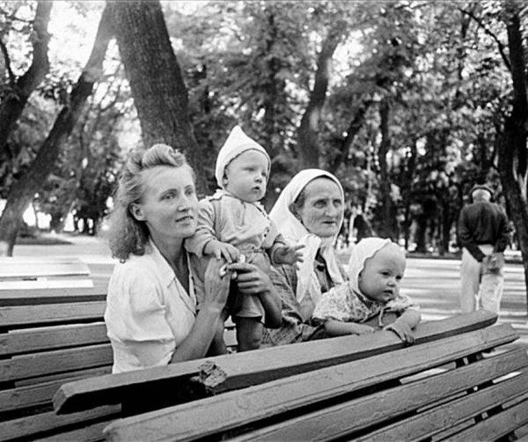 Фото: Джон Стейнбек. "Русский дневник", фотограф Роберт Капа