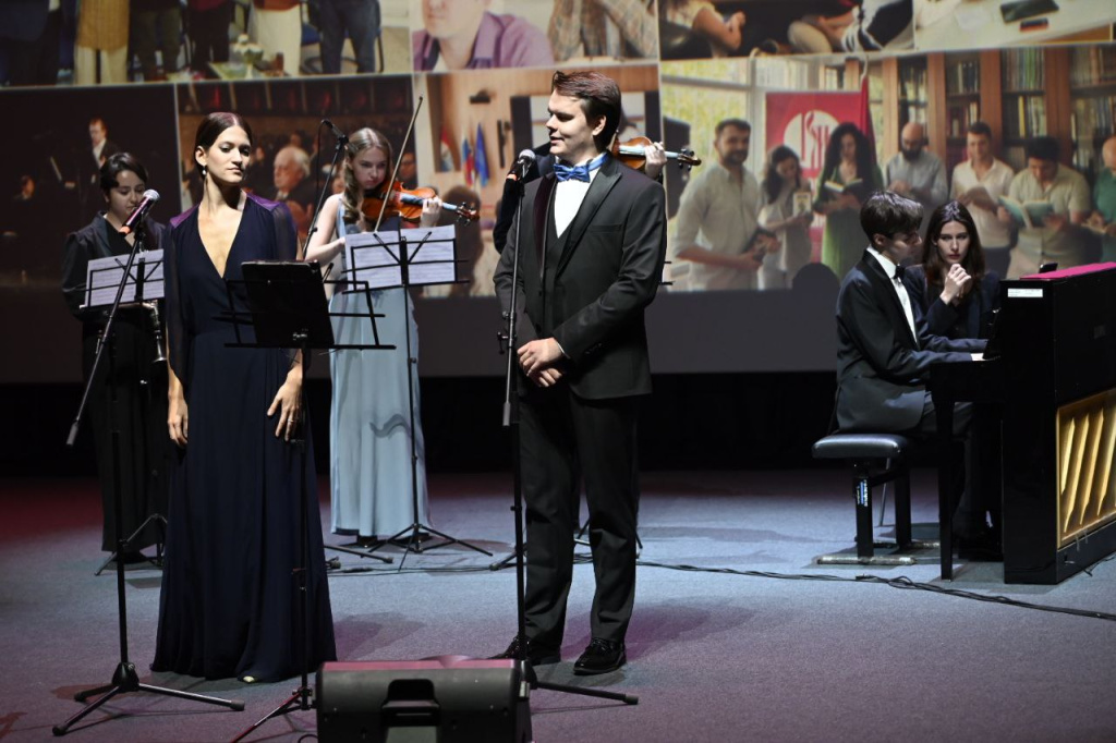 Ассамблея закрытие 4.jpg