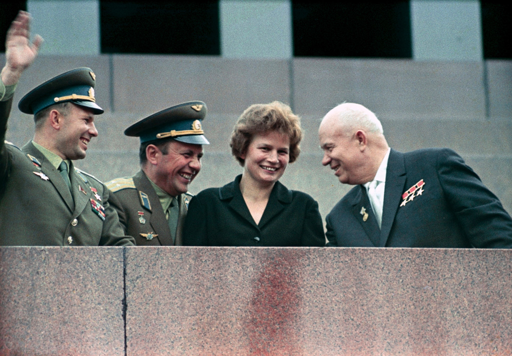 Фото: Wikimedia Commons###https://commons.wikimedia.org/wiki/File:RIAN_archive_159271_Nikita_Khrushchev,_Valentina_Tereshkova,_Pavel_Popovich_and_Yury_Gagarin_at_Lenin_Mausoleum.jpg