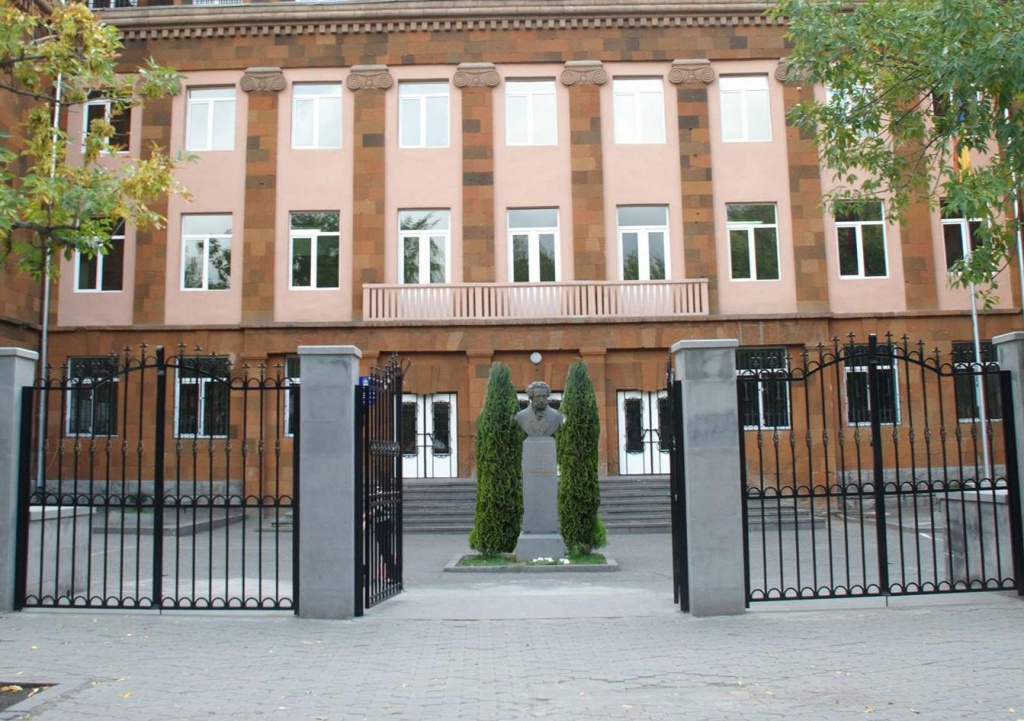 Школа № 8 в Ереване. Фото: hraparak.am###https://hraparak.am/post/5b3c6b3f61327406b4d9ed35