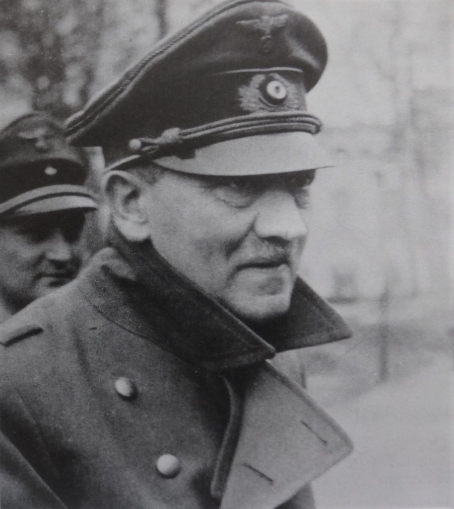Один из последних прижизненных фотопортретов Адольфа Гитлера, сделанный в марте 1945 г. Источник фото: http://waralbum.ru