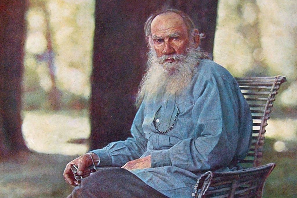 Фото: Цветной фотографический портрет Л. Н. Толстого в Ясной Поляне, созданный С. М. Прокудиным-Горским в мае 1908 года. Фрагмент / ru.wikipedia.org (Общественное достояние)###https://ru.wikipedia.org/wiki/Толстой,_Лев_Николаевич#/media/Файл:L.N.Tolstoy_Prokudin-Gorsky.jpg Фото: Цветной фотографический портрет Л. Н. Толстого в Ясной Поляне, созданный С. М. Прокудиным-Горским в мае 1908 года. Фрагмент / ru.wikipedia.org (Общественное достояние)###https://ru.wikipedia.org/wiki/Толстой,_Лев_Николаевич#/media/Файл:L.N.Tolstoy_Prokudin-Gorsky.jpg
