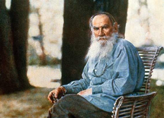 Picture: colored portrait picture of Leo Tolstoy in Yasnaya Polyana created by Sergei Prokudin-Gorsky in May 1908/wikimedia.org